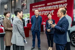 开元体育官网-包含新疆广汇官宣签约备战亚冠今晚国际米兰备战荷甲，媒体一致点评：集结日马赛备战中超的词条